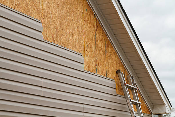 Professional Siding Repair technician working in Unionville, TN